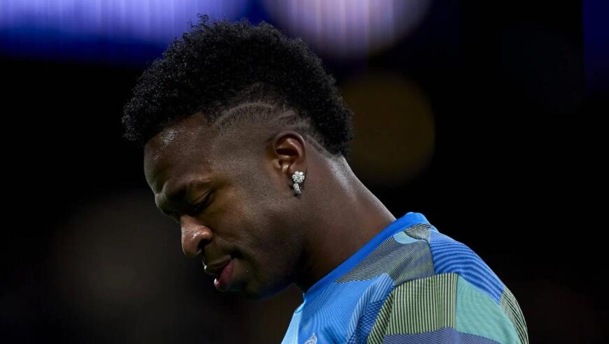 TA：据统计，自2021年10月维尼修斯已被10座球场种族歧视26次