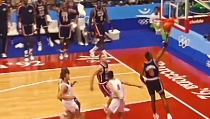 从人见人欺的小菜鸟，成为历史最佳二当家，皮蓬付出了多大的努力｜篮球故事