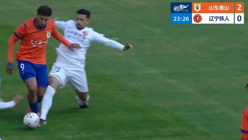 克雷桑暴怒！风驰电掣突破到禁区前沿被放倒，裁判居然没吹犯规