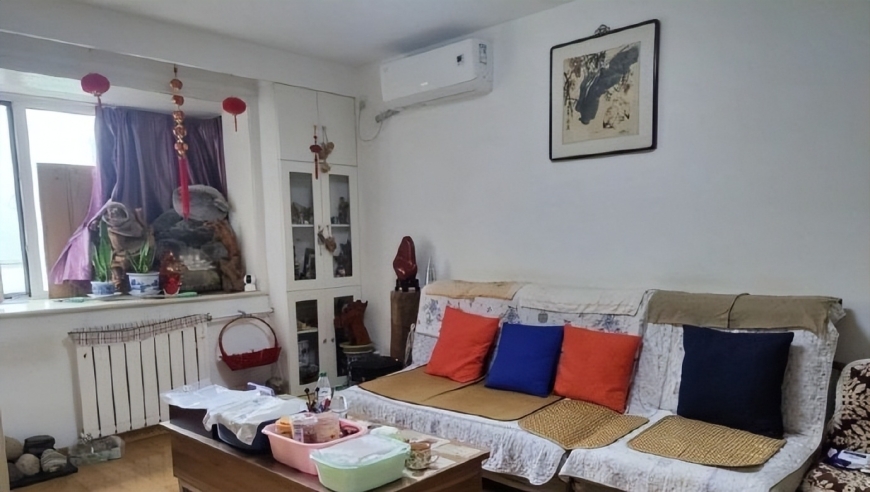 住90平宿舍+偶尔喝次茅台！王小平受贿背后：至今无子女 养流浪猫