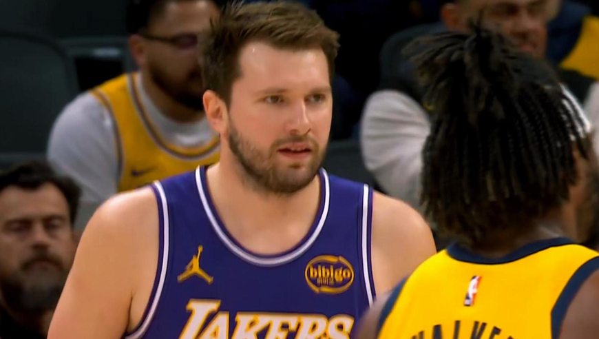 首节之神！东契奇vs步行者首节狂轰21分集锦：内外发炮带飞湖人