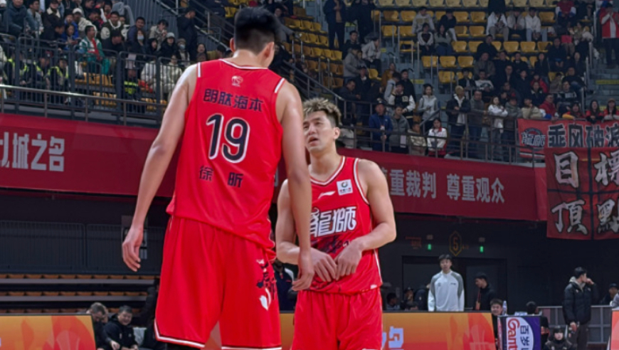 郭艾伦回归最大受益者！10中9砍24分14板，球迷：离开杜锋是对的