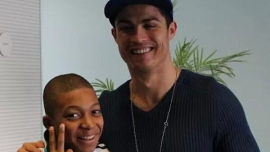 追平C罗创造的纪录，姆巴佩社媒发文向C罗致敬，后者回复：