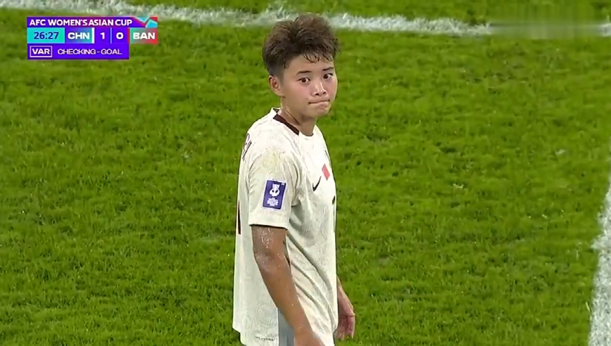 到底有没有越位？王霜头球破门被吹引巨大争议，慢镜头还原真相！
