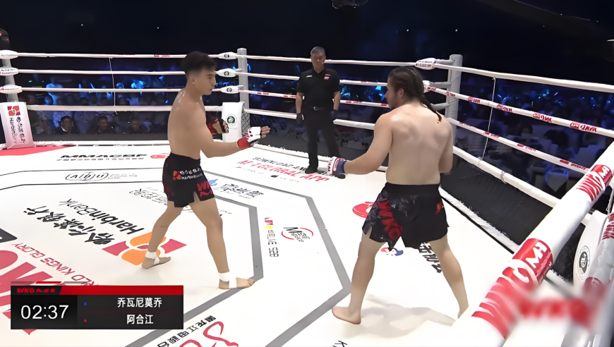 美拳王赛场无礼出手，阿合江反击，霸气摆尾教其恪守规矩｜体坛记忆