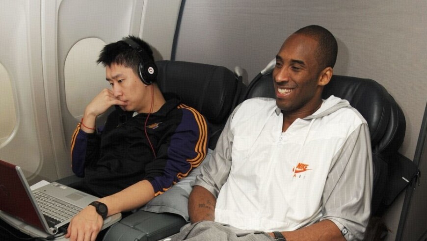 孙悦：湖人包机我坐科比旁边，因为那是队友挑剩下的位置