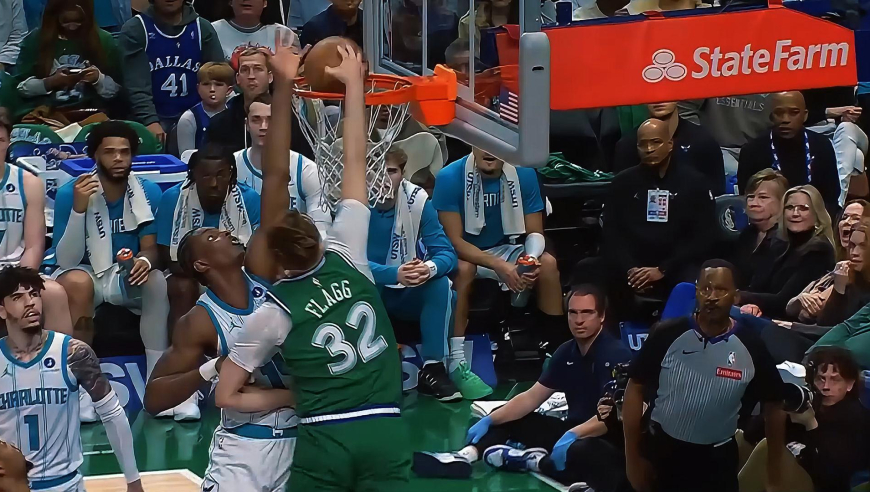 30日NBA官方十佳球：弗拉格隔扣黄蜂中锋 马克西一打三绝杀国王