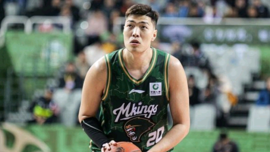 3人被驱逐！赢32分还急眼？四川落后30分投个三分不允许？