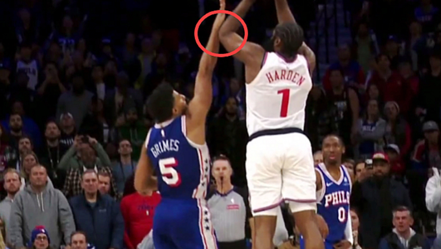 真没犯规？裁判回应哈登三分绝杀争议：格雷姆斯对他进行合法干扰