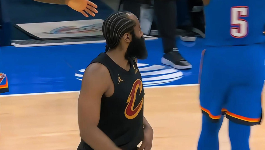 在场就有贡献！哈登回到场上牵制雷霆+送出助攻 骑士两分钟连拿11分