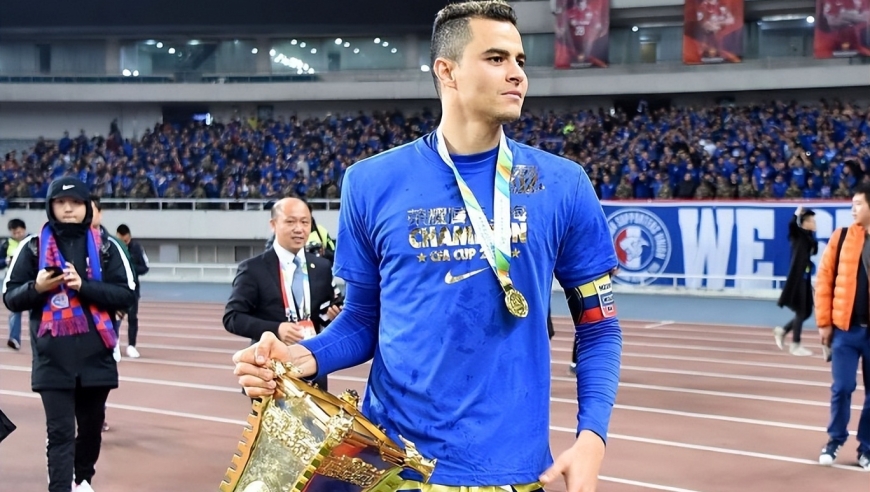 好险！中超传奇球星自曝曾参与斗殴：拔枪威胁队友，被一拳打破耳朵