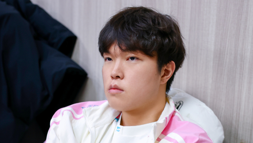 bin在情人节晒出3张自拍，双眼皮明显，粉丝称撞脸吴世勋