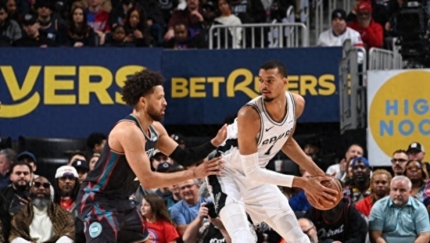 NBA最新排名！差距仅1.5场，4队抢西部第3，勇士第8难保，骑士冲第2