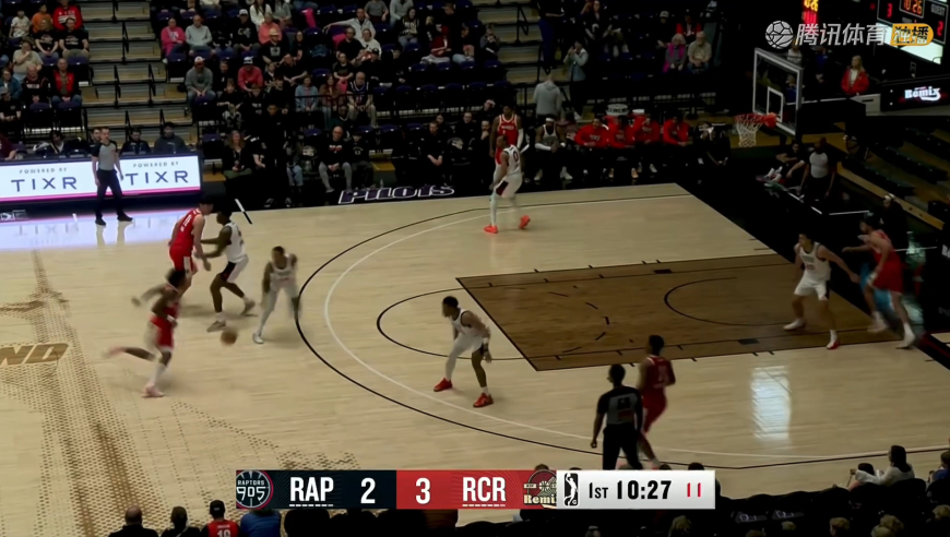 强度不小！杨瀚森冲击篮下得分 防守端直接被富尔茨撞飞