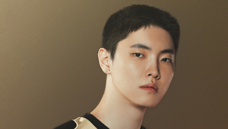 巴西男主持当面嘲讽Chovy，说他是软脚虾，听不懂还连连道谢