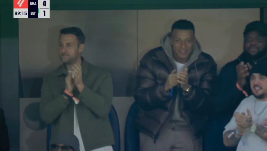 姆巴佩都起立鼓掌！慢镜看皇马新星头顶脚踢完美戴帽，复刻J罗凌空斩