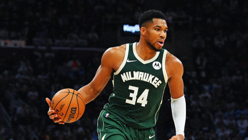 Top时刻｜16日十佳球：字母哥转身凶残隔扣 坎宁安逆天压哨球