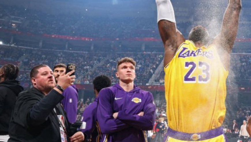 湖人30分惨败！东契奇空砍29+5+6，老詹新里程碑，17号秀申请交易