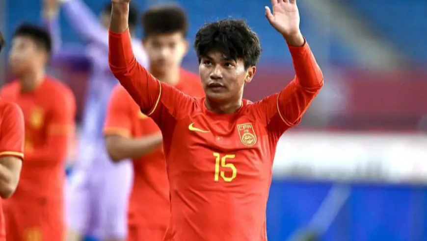 一针见血？名宿为国足19岁神童喊冤：他能拿球组织，被教练用废了