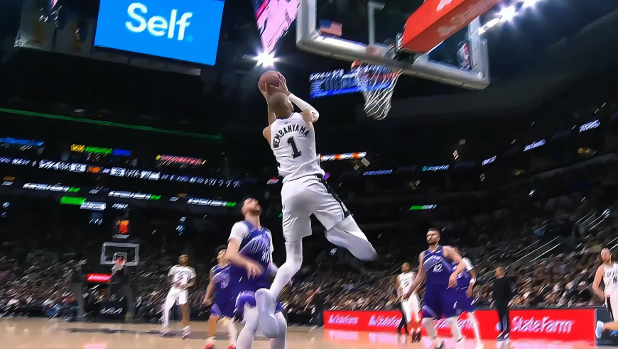 20日NBA官方十佳球：卡斯尔超远连线文班亚马 埃奇库姆炸裂隔扣