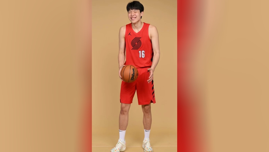 比卢普斯盛赞杨瀚森首训：球商很高 表现很不错