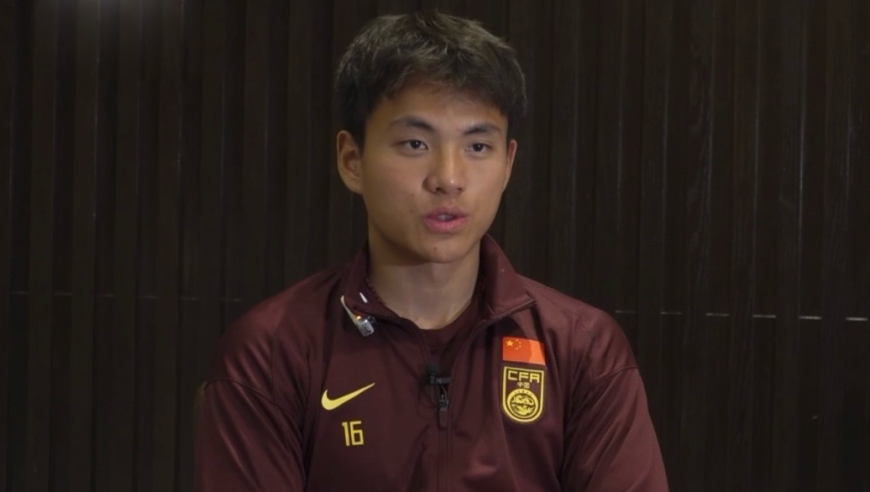 足球之夜之李昊采访：很喜欢切尔西门将切赫 曾产生过放弃踢球的想法