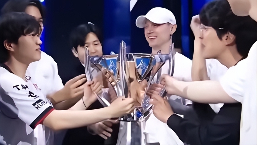 他是让人心疼的T1弃子，曾是冠军IG背景板，还差点和余霜在一起