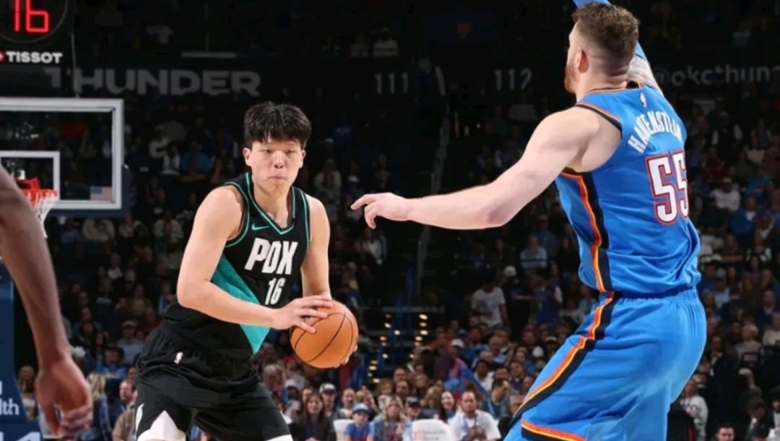 仅用8场！杨瀚森总得分超越周琦，NBA生涯首记三分+空接暴扣登上热搜！