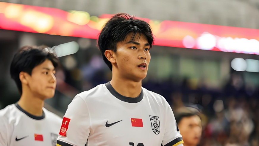 U22国足放下包袱1分钟再双响：王钰栋强突传中喂饼向余望脚后跟策动