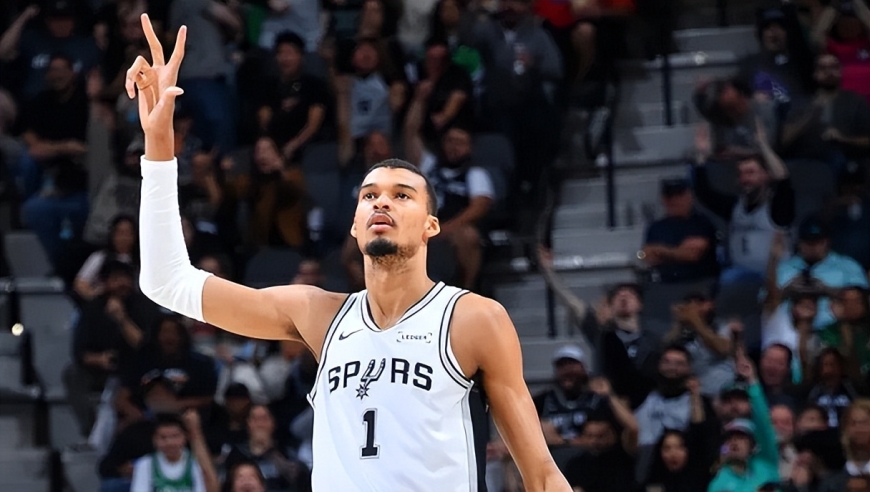 湖人15分大逆转，快船4连败！西部最新排名出炉，马刺锁定季后赛