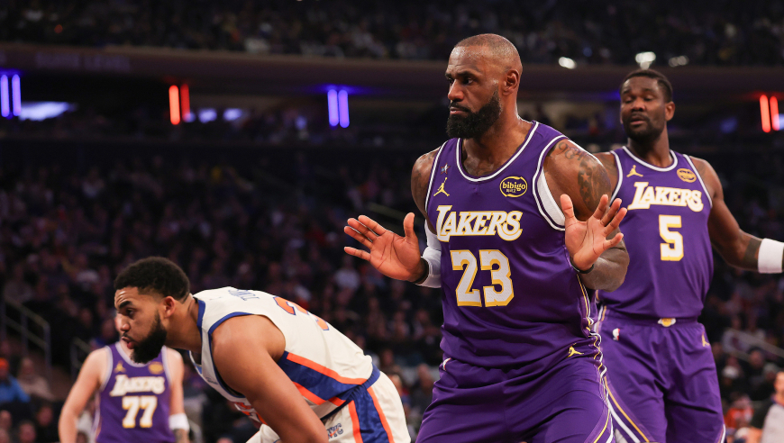 东詹空砍52+20+14！湖人硬碰硬跌至9胜11负 两大致命短板肉眼可见