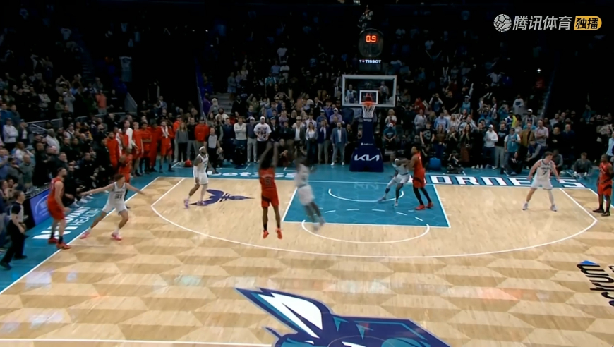 绝杀与反绝杀！鲍尔上篮准绝杀 奎克利极限漂移压哨三分反绝杀