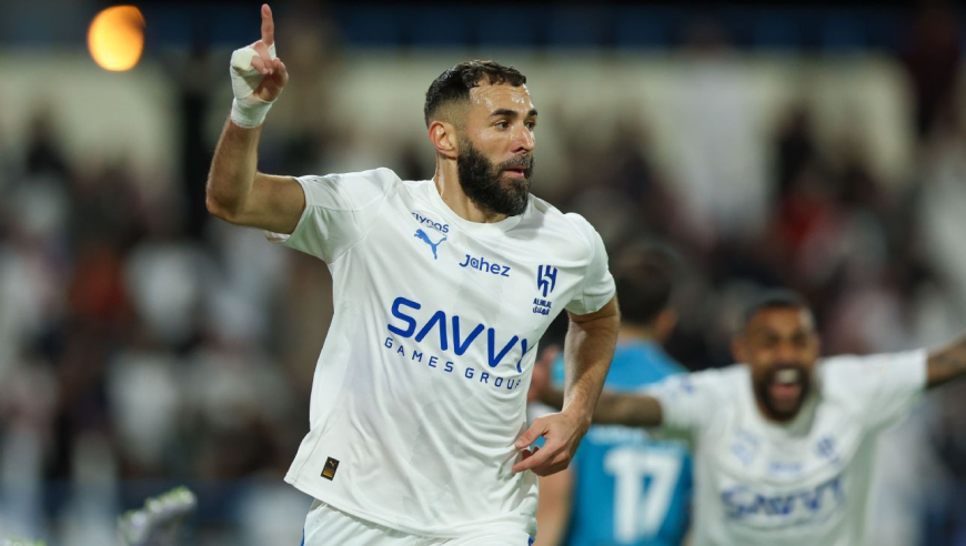 本泽马新月首秀戴帽！脚后跟戏耍破门+助攻，新月6-0阿科多