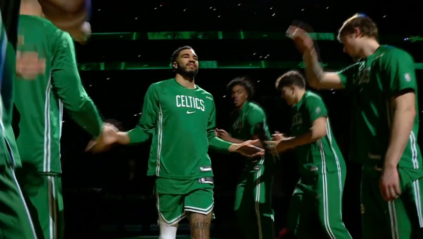 耐杀王归来！凯尔特人首发入场仪式 塔图姆获全场绿军球迷疯狂欢呼！