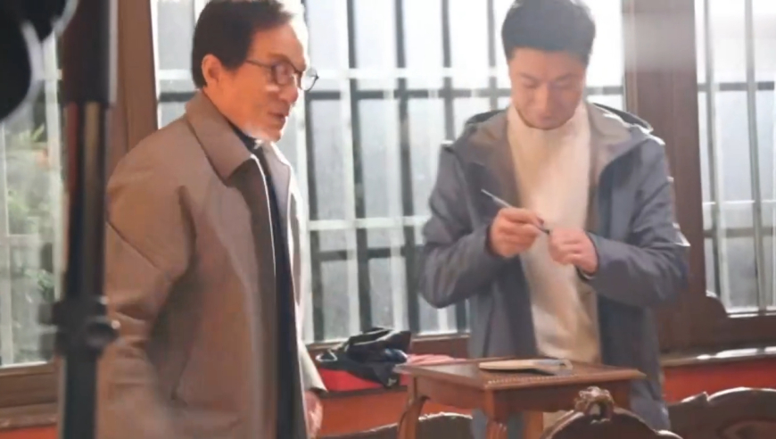 跨界联动！马龙成龙互赠礼物，这一刻太惊喜了