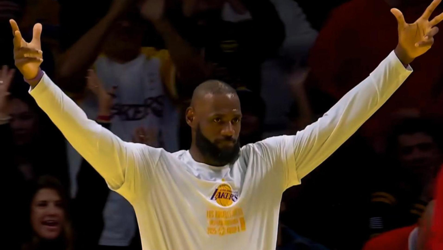 詹姆斯都沸腾了！东契奇一分钟连轰8分 湖人轰出8-0攻击波打停快船