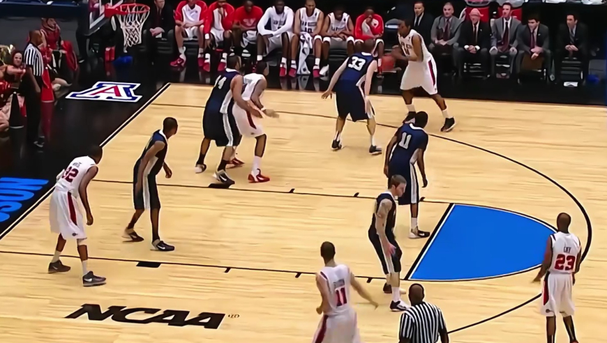 体坛记忆｜能让弹跳瞬间增加10厘米的篮球鞋你见过吗？盘点NBA球星的三大黑科技装备