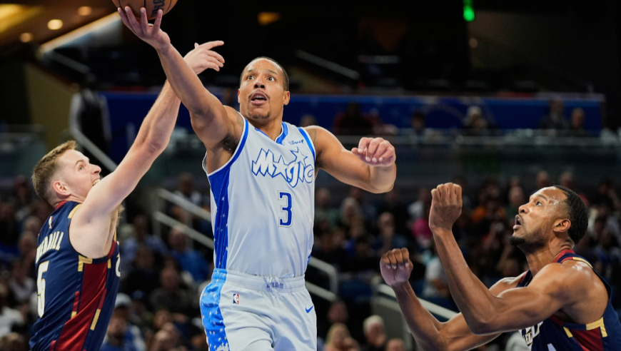 骑士魔术决胜时刻：骑士狂轰五记三分打回悬念 贝恩关键三分拒绝逆转