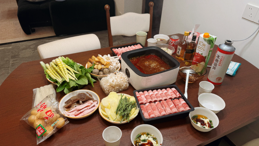 【LPL老婆】美女主持人十月在家过年，十分可爱