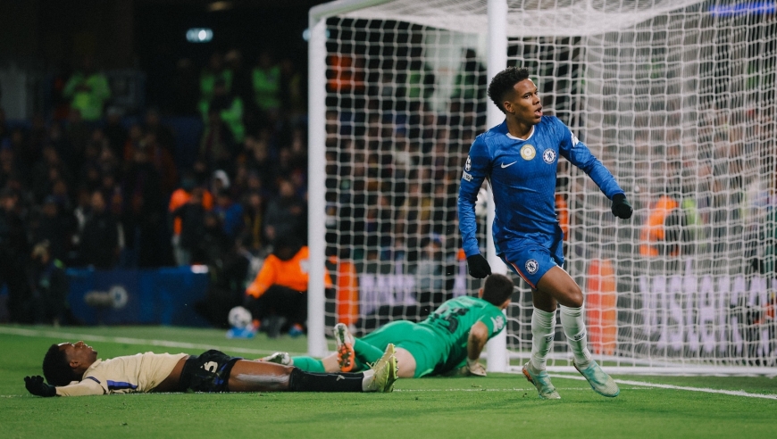 阿劳霍再次欧冠红牌，巴萨0比3完败给切尔西，两进球被吹加越位无效