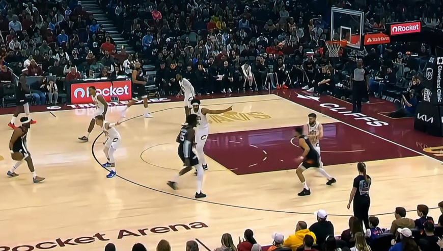 一节都扛不住？骑士首节三分钟轰出16-0超强攻击波打爆太阳全过程