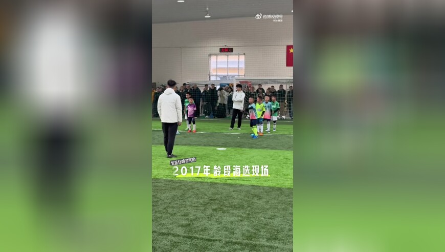 孙继海晒视频发出疑问：为什么现在小孩顺拐那么多