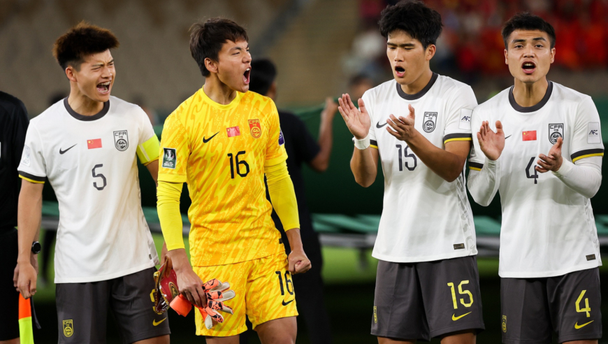 战术板｜U23国足靠三中卫出球，找到越南队防守盲区