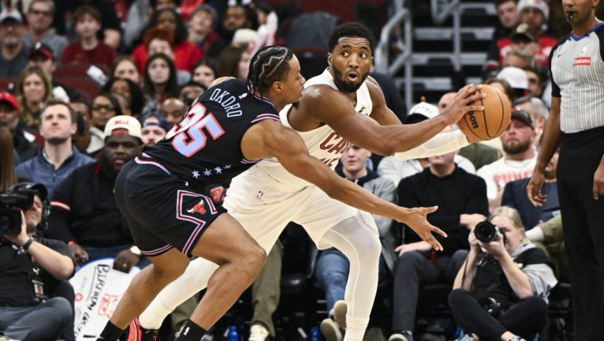 数据帝：23+11+11！三双狂人成队史首人 米切尔负面纪录追平詹皇