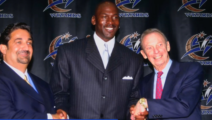 两年白干，老板毁约，他反手挣了30亿，从奇才到黄蜂，乔丹的复仇才是最狠的商战｜篮球之神