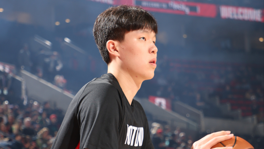 低位脚步依旧惊艳！杨瀚森vs公牛集锦：上场7分钟4中1得两分