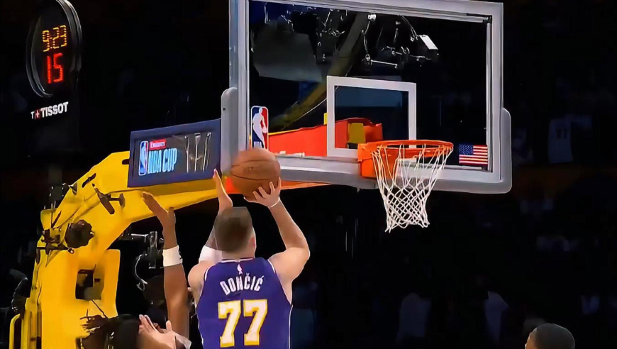 开场就对轰！湖人马刺开场三分钟对轰20分 湖人东皇组合火力全开