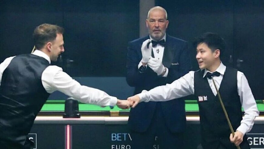 冠中冠：赵心童险胜凯伦.威尔逊晋级4强：“我不会这么轻易输”，半决赛将对阵特鲁姆普