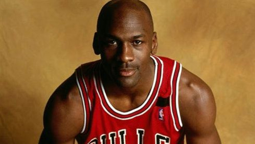 永远的神！乔丹生涯十大瞬间：死亡隔扣尤因 绝杀爵士成就GOAT