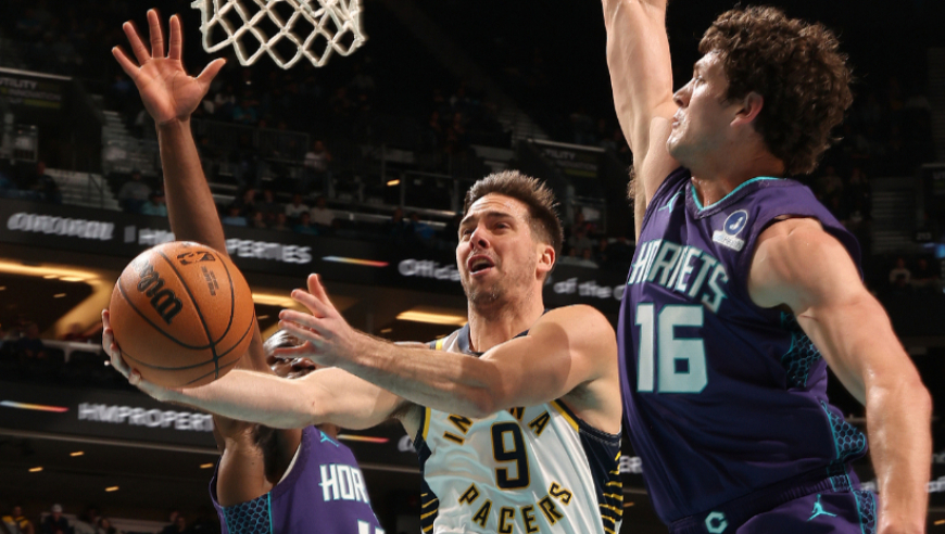 步行者黄蜂决胜时刻：麦康+西卡联手4分准绝杀 黄蜂失误+三不沾崩盘